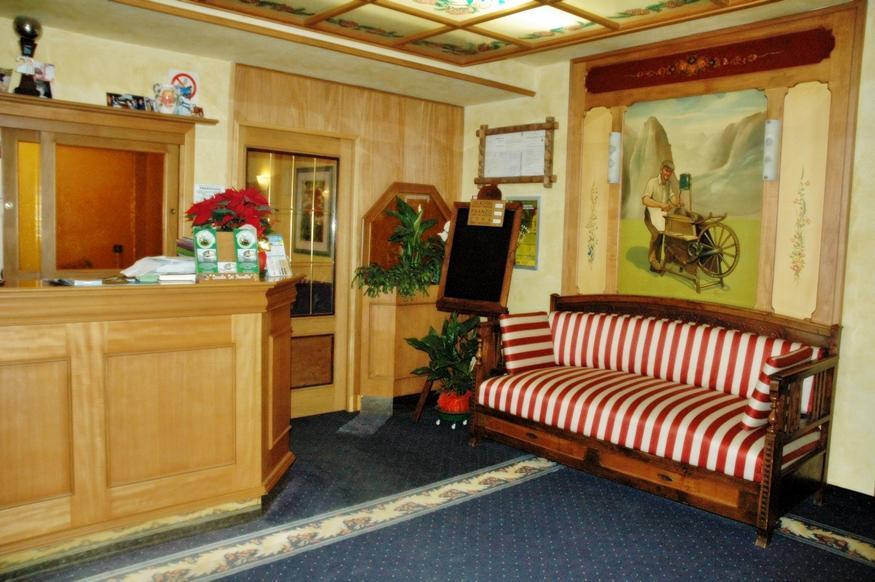 Hotel Tosa Madonna Buitenkant foto
