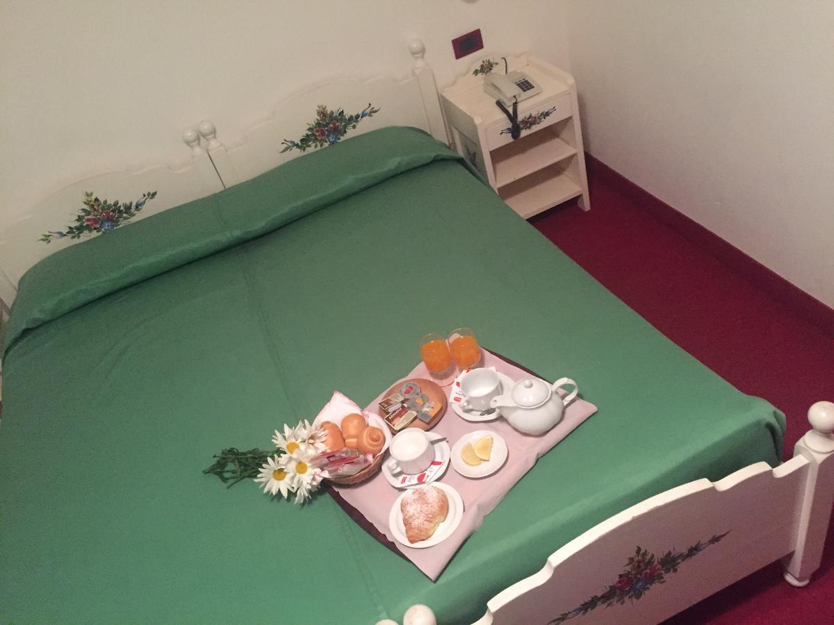 Hotel Tosa Madonna Buitenkant foto